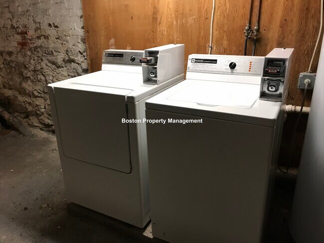 Building Photo - 66 Day St