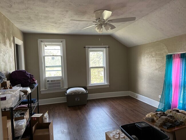 Foto del edificio - 304 W Crawford St