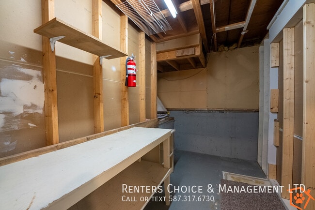 Building Photo - Two Bedroom Basement Suite, Utilities Included,  Close to University