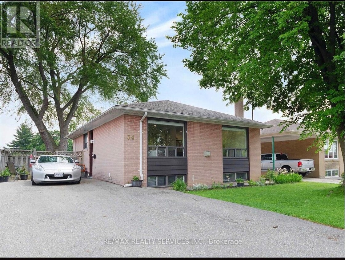 Primary Photo - 34 Bridgenorth Crescent
