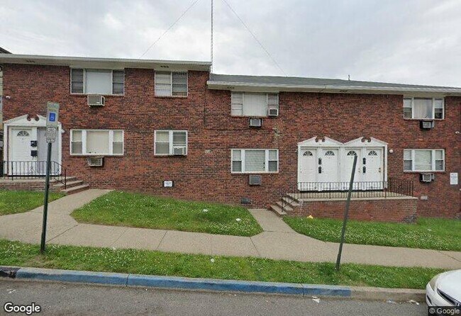 Building Photo - 118 E 24th St