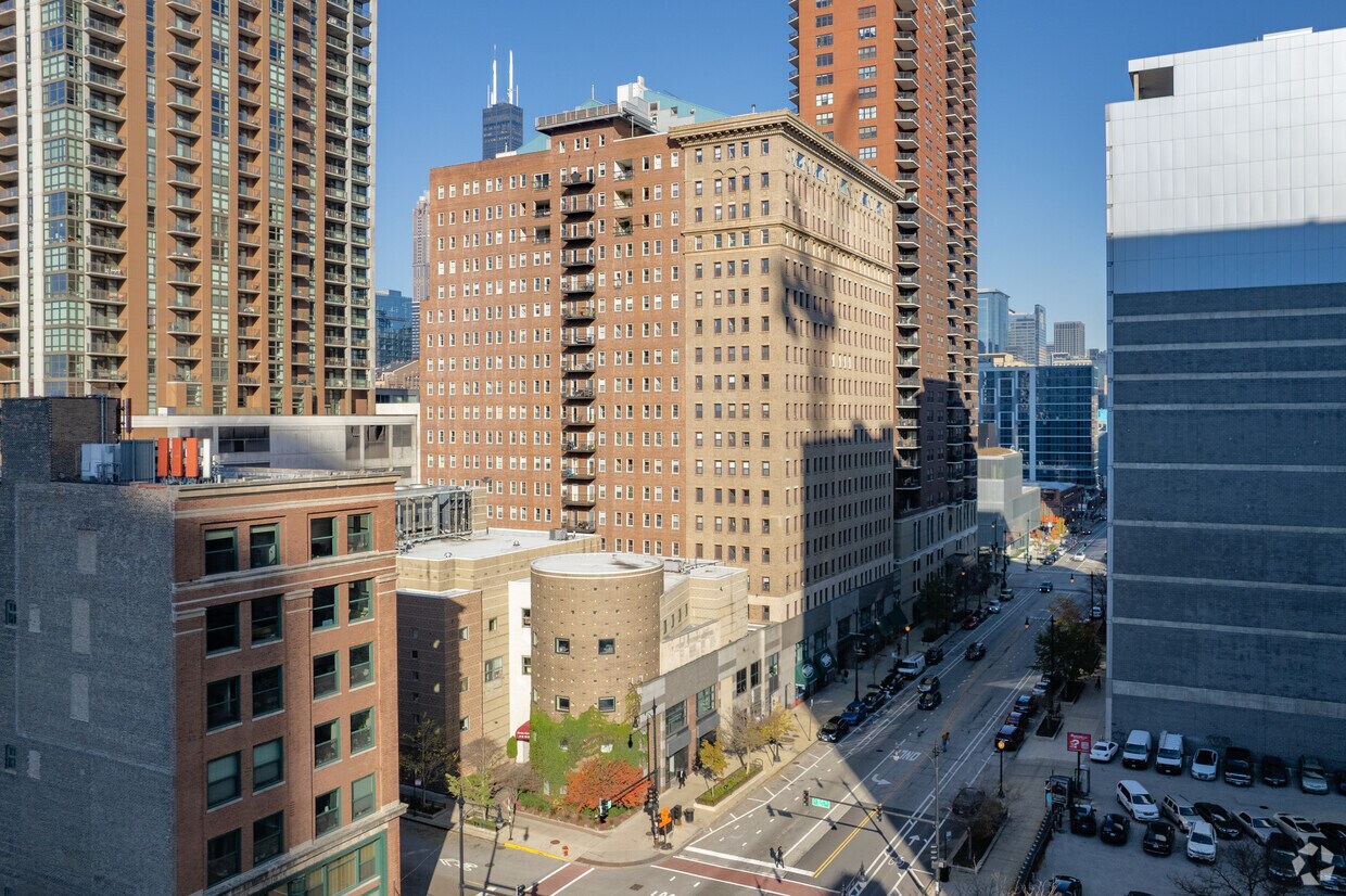 Burnham Park Plaza Apartments in Chicago, IL