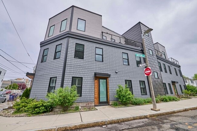 Building Photo - 37 Horace St
