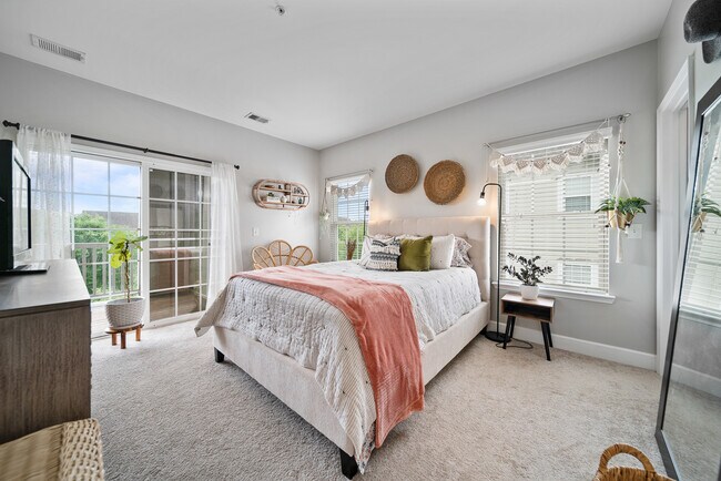 Building Photo - 8231 Lenox Creekside Dr