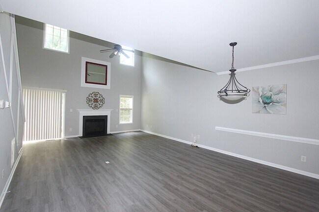 Building Photo - Beautiful Single Family Home!