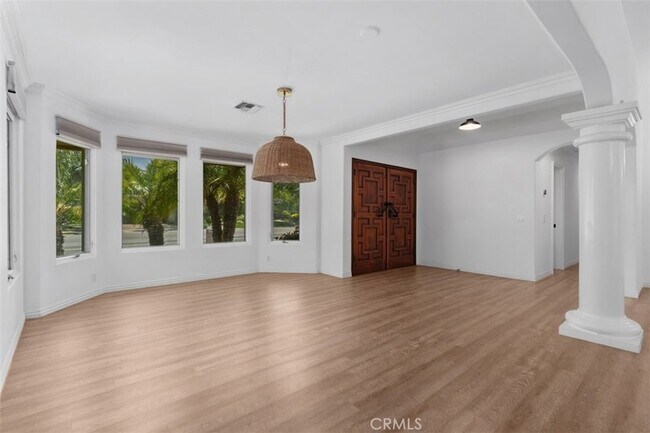 Foto del edificio - 600 Cliff Dr