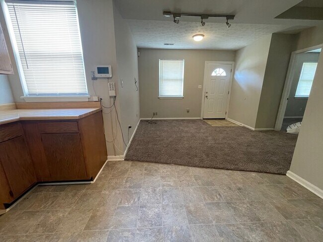 Building Photo - 2BD/1BA Single Family Home