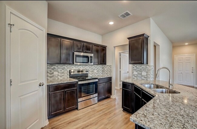 Building Photo - AVAILABLE BEGGINING OF JUNE ; APPLY ON OUR WEBSITE TODAY!!!