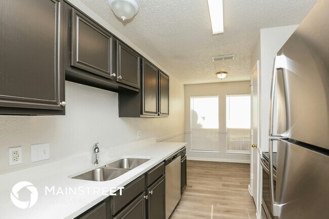 Building Photo - 5824 Heatherglen Terrace