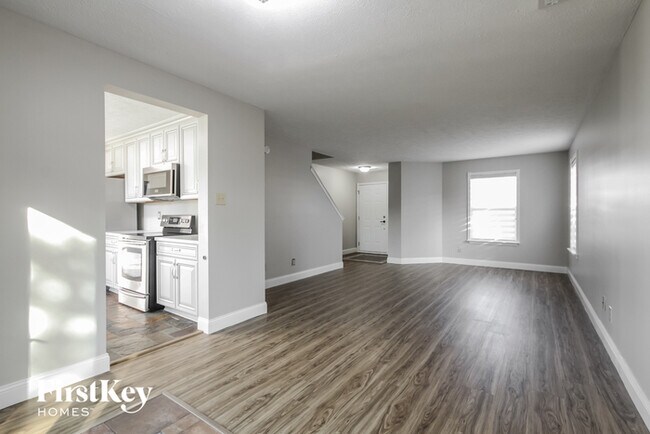 Foto del edificio - 6 Wyndham Dr