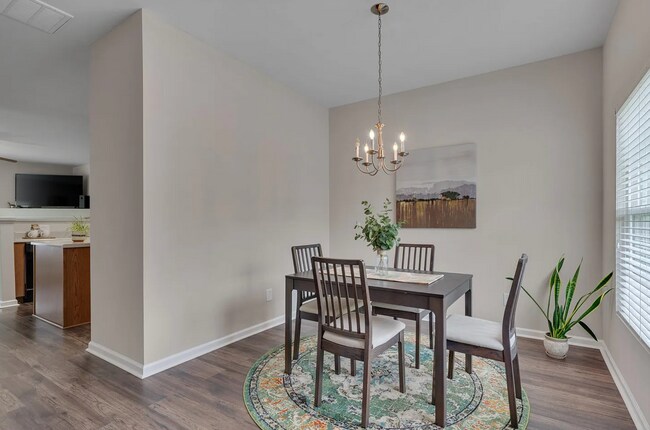 Foto del edificio - Cozy End-Unit Townhome – Prime Durham Loca...