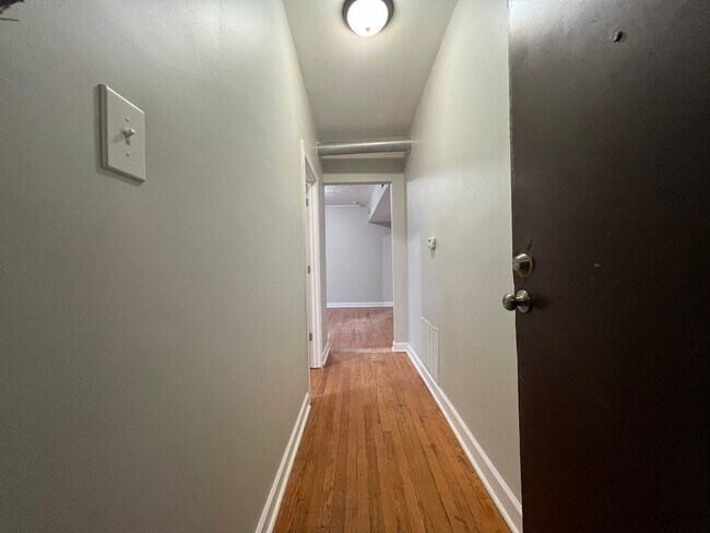 Foto del edificio - 2707 E 78th St