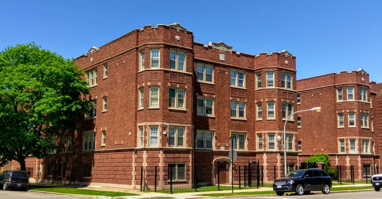 Primary Photo - South Shore Neighborhood Apartments