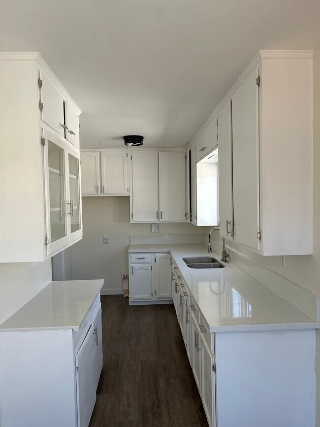 Foto del edificio - 1029 W 84th St