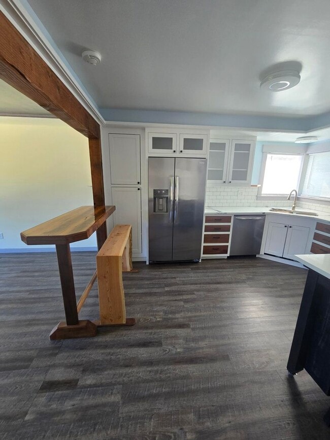 Building Photo - Wonderfully Updated Perry Dist. Charmer