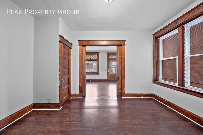 Foto del edificio - 2349 Stratford Ave
