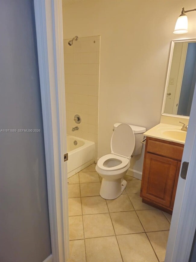 Building Photo - 701 Lyons Rd