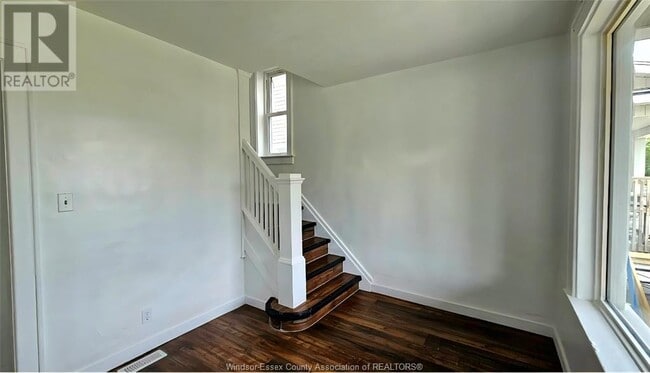 Building Photo - 1082 Niagara St