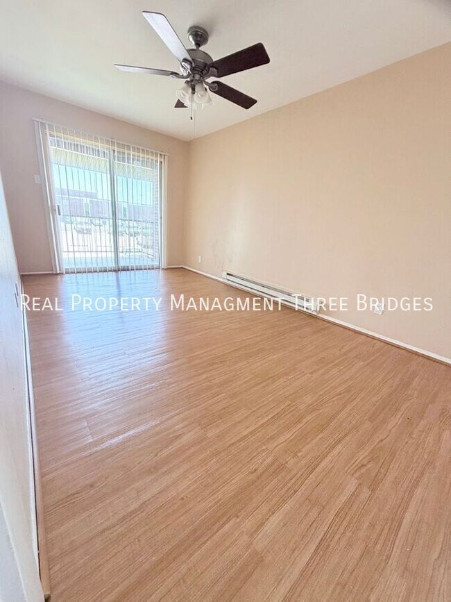 Foto del edificio - 7431 Hazelcrest Dr