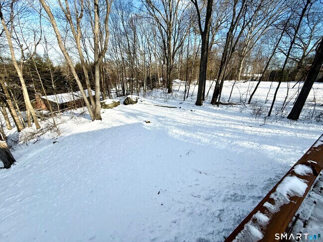 Foto del edificio - 27 White Oak Rd