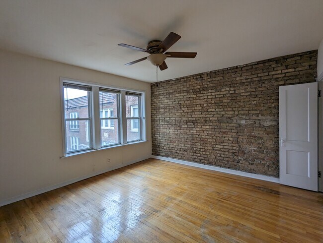 Foto del edificio - 3048 W Wellington Ave