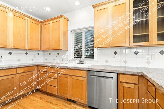 Foto del edificio - 4017 NE 45th St