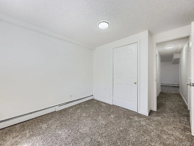 Building Photo - 10895 Fairfax Way