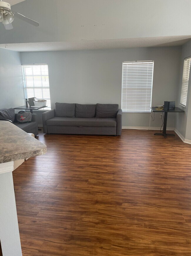 Sala de estar - 3650 Oakdale Cir