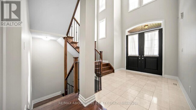 Building Photo - 129 Robert Berry Crescent
