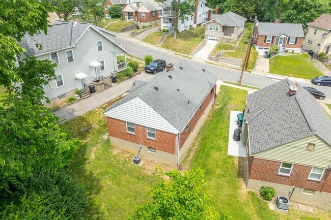 Building Photo - 3555 Harrow Ave