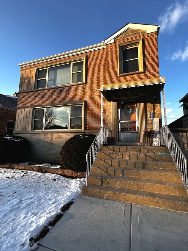 Primary Photo - 5840 W Cornelia Ave