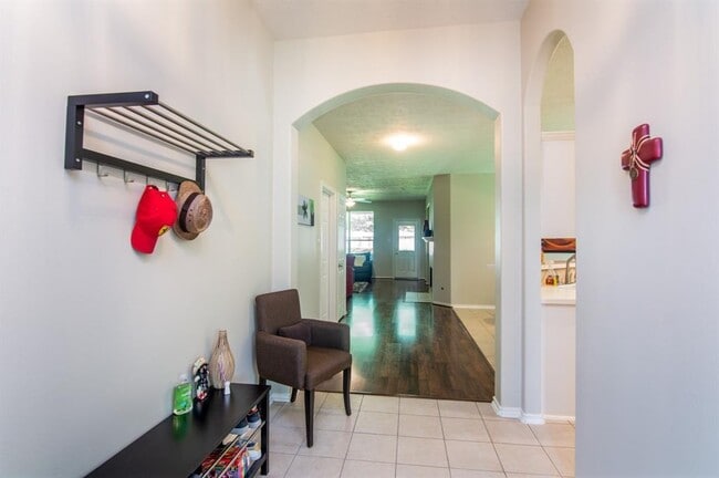 Building Photo - 26 Delphinium Pl