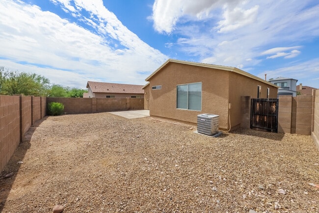 Building Photo - 3644 W Avenida Del Mar