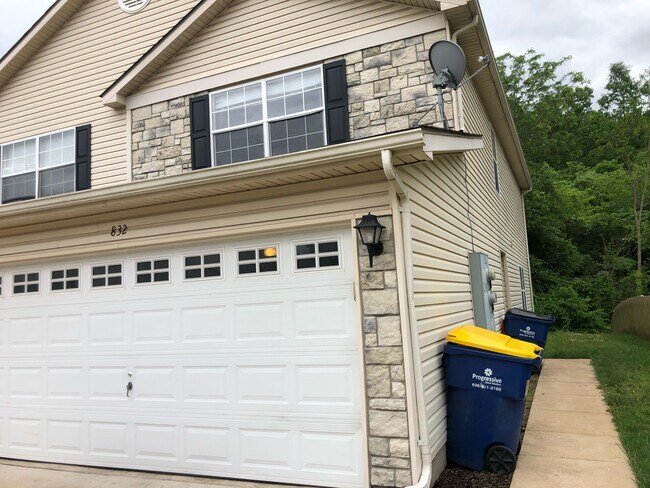 832 Woodside Creek Townhouse - 832 Woodside Creek Dr