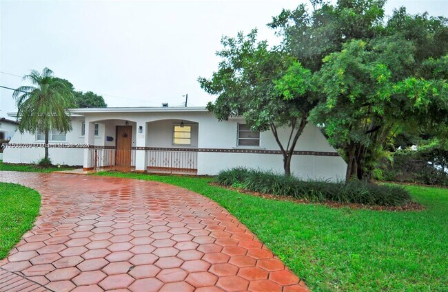 Building Photo - 9120 SW 17th St