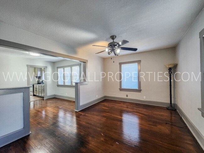 Foto del edificio - 2 Bedroom 1 Bath Home with 2 Car Garage in...