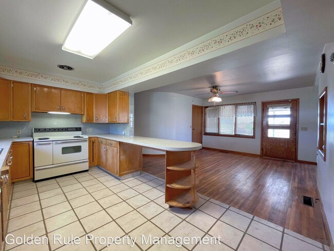 Building Photo - 3 br, 1 bath House - 1001 S Main St