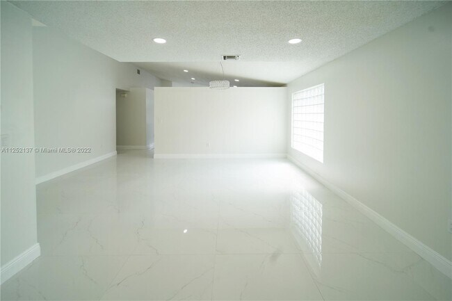 Foto del edificio - 2863 SW 174th Ave