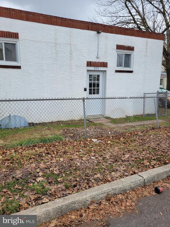 Foto del edificio - 591 Jefferson Ave
