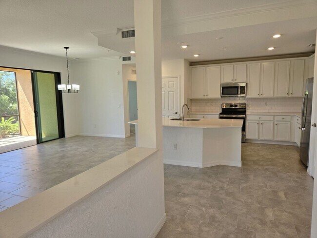 Foto del edificio - Annual Unfurnished 2 Bedroom 2 Bathroom First Floor Condo in Sarasota National!