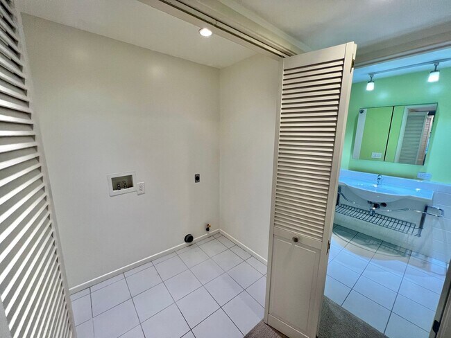 Building Photo - Spacious 3BR Bluff Heights Home | Gated Yard, Garage & Modern Upgrades