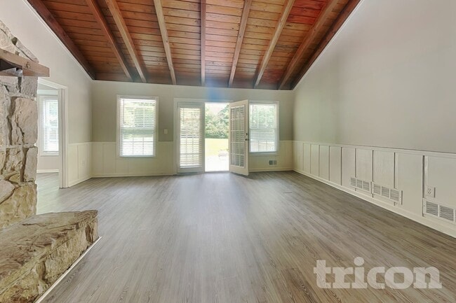 Building Photo - 515 Westbridge Dr
