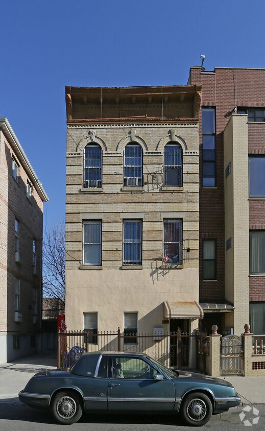 Building Photo - 2323 Dean St