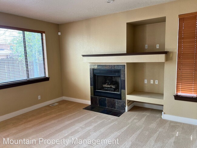 Building Photo - 2 br, 2.5 bath House - 1036 Lincoln Lane
