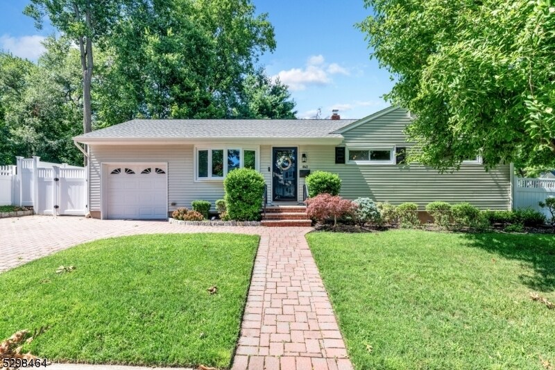 Foto principal - 862 Manhattan Ave