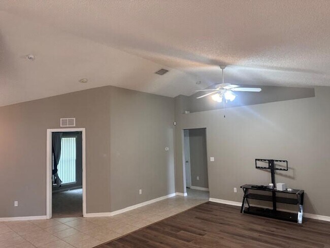 Foto del edificio - 4 bedroom for rent !