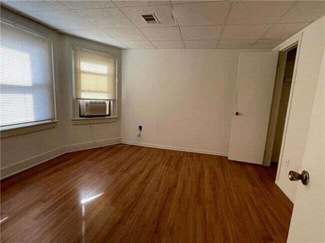 Building Photo - 50 N Delaware Dr