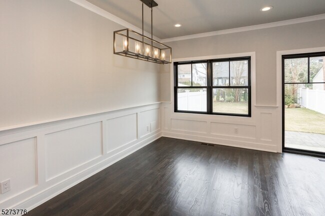 Building Photo - 17 Spring St