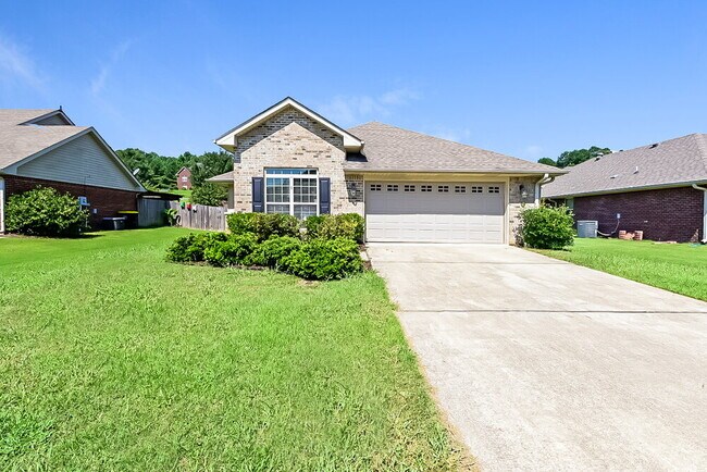 Building Photo - 45 Clover St