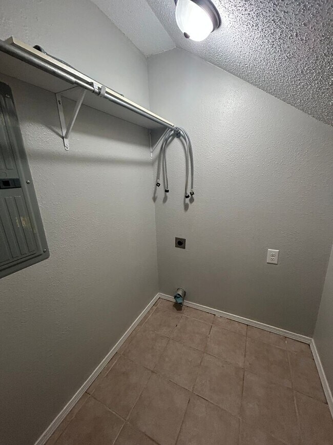 Building Photo - 3501 SW Landau Ct